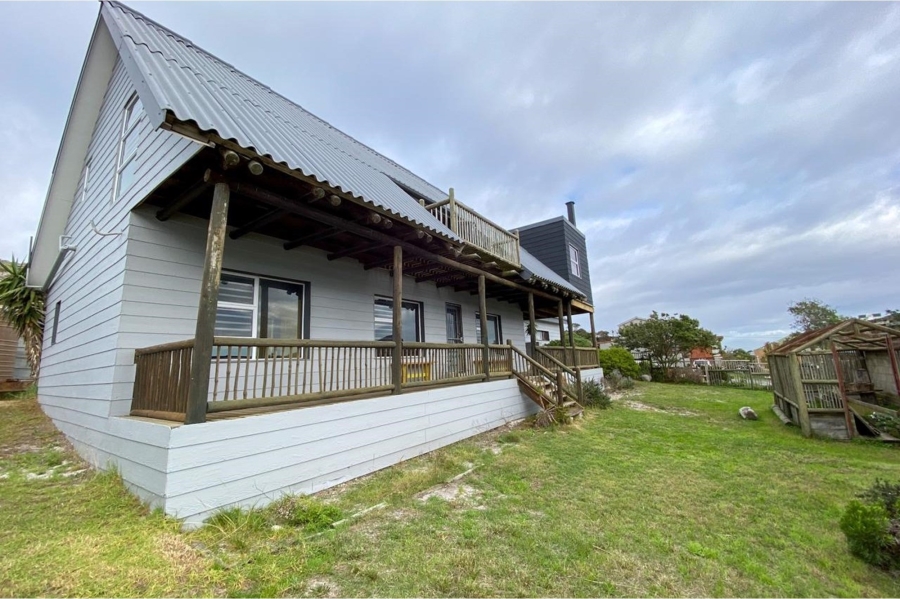 4 Bedroom Property for Sale in Pringle Bay Western Cape